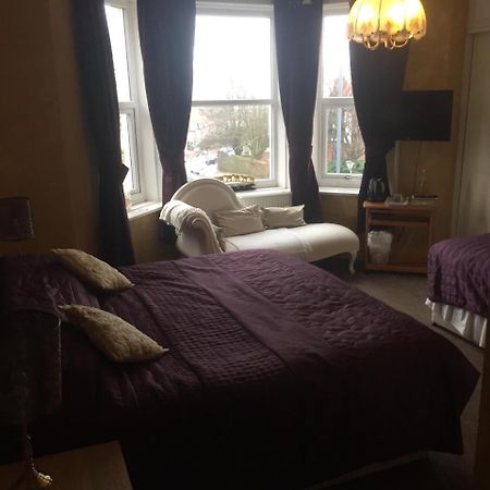 กรีนแบงค์ เกสท์เฮาส์ Hotel Barrow-in-Furness ภายนอก รูปภาพ